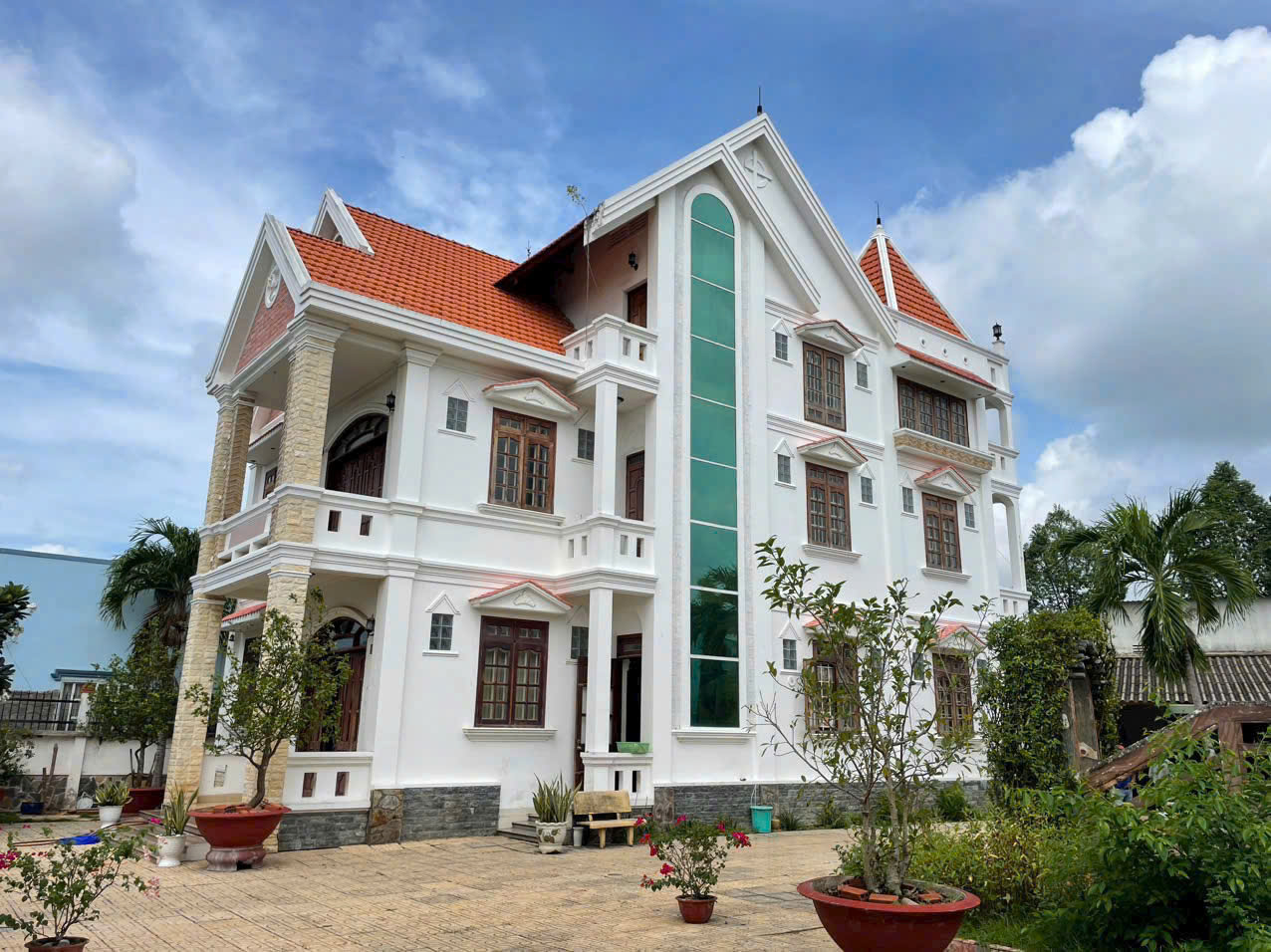 chủ đi nước ngoài cần bán căn biệt thự 800m2 full thổ cư 16 tỷ